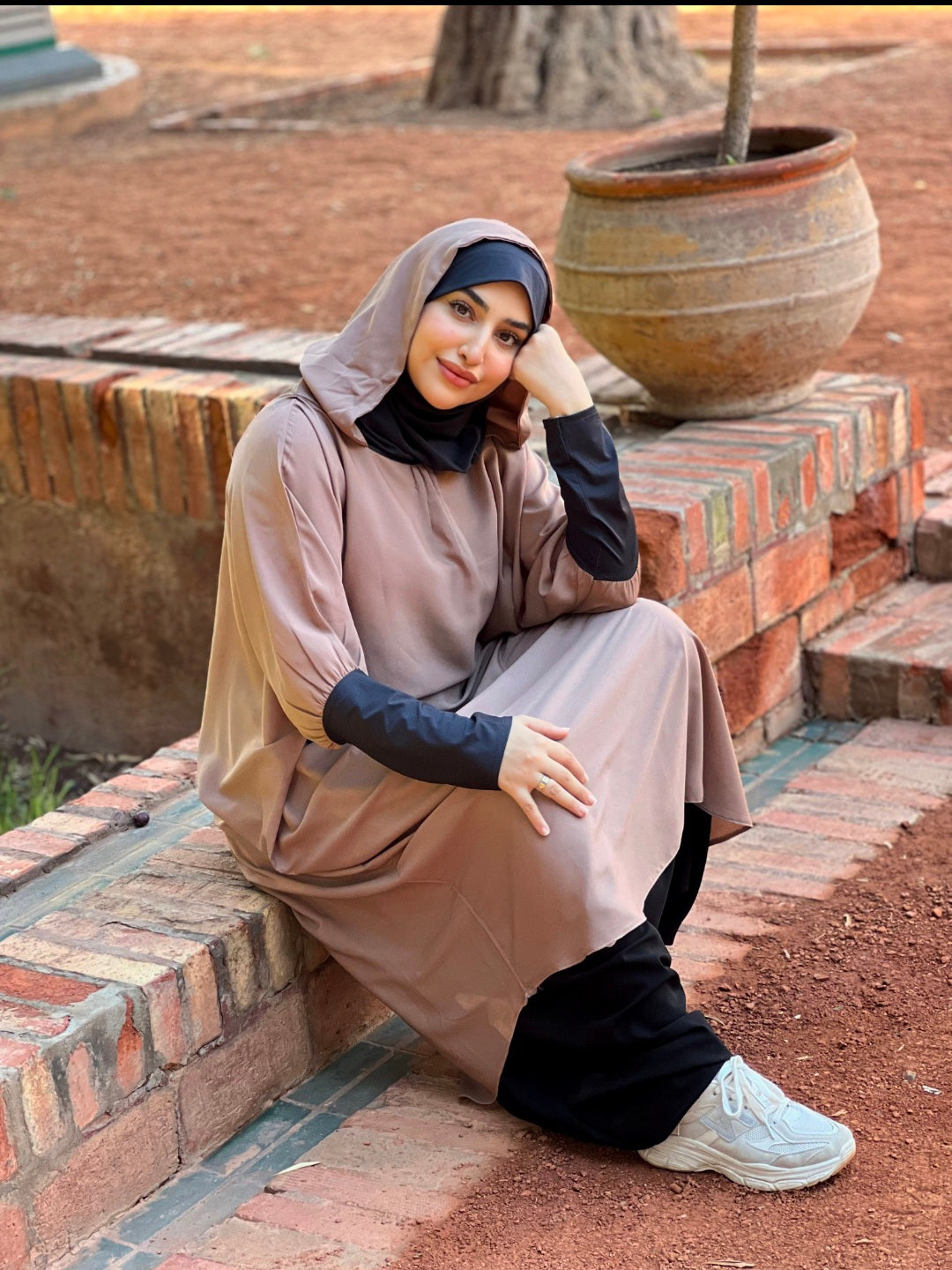 طقم رياضي محتشم أنيق ومريح للنساء