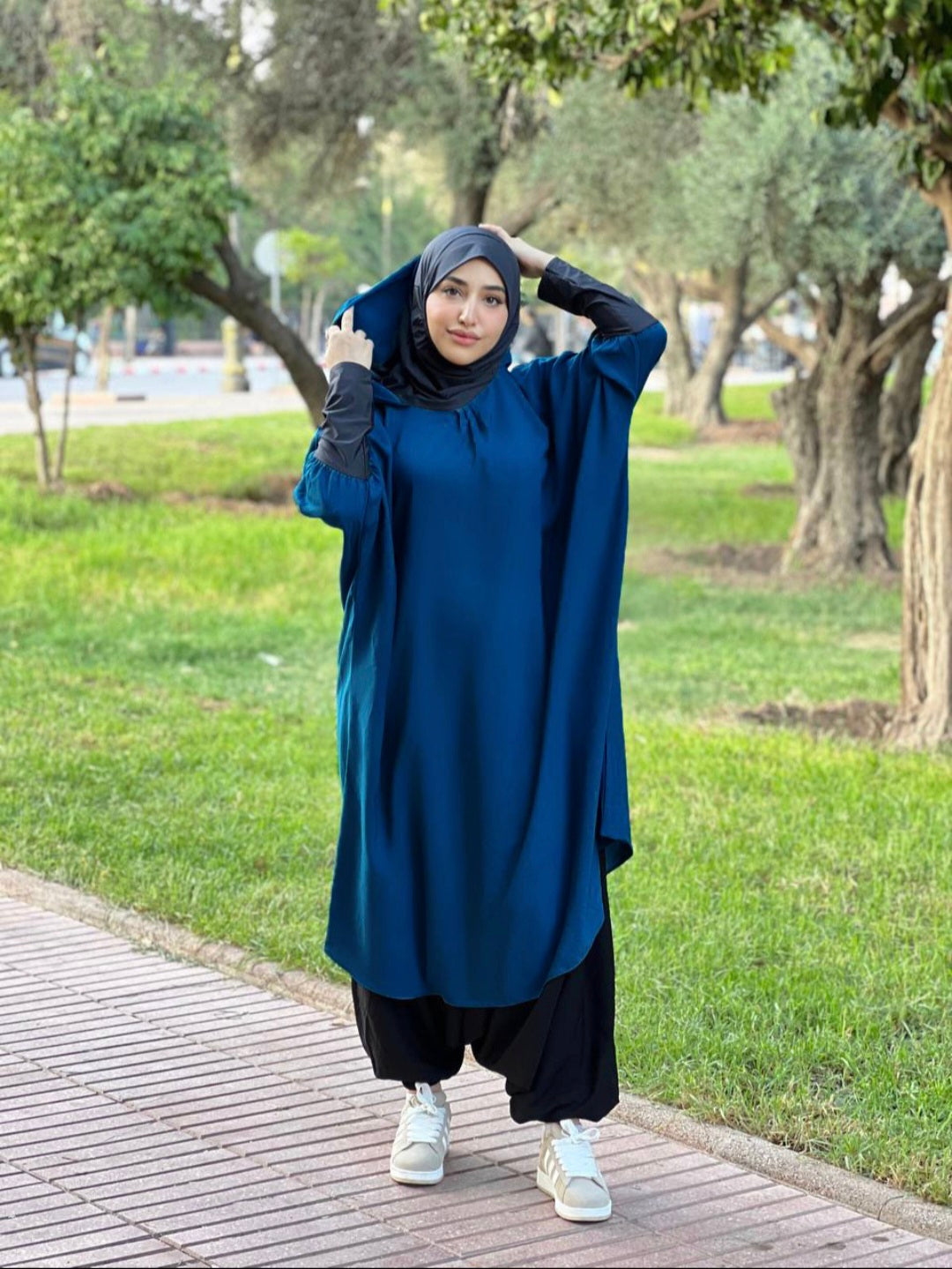 طقم رياضي محتشم أنيق ومريح للنساء
